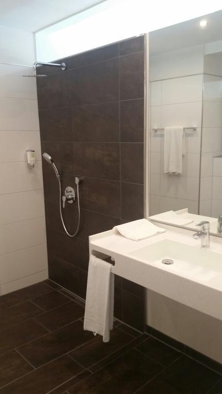Alpenflair Hotel Buchloe Rum bild