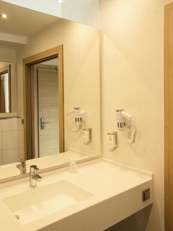 Alpenflair Hotel Buchloe Rum bild